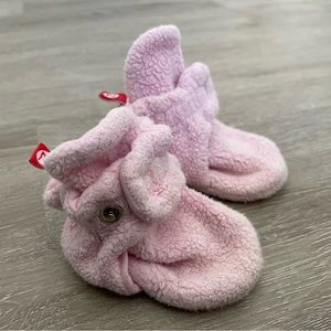 Zutano baby booties in pink, size 6m. No grips.